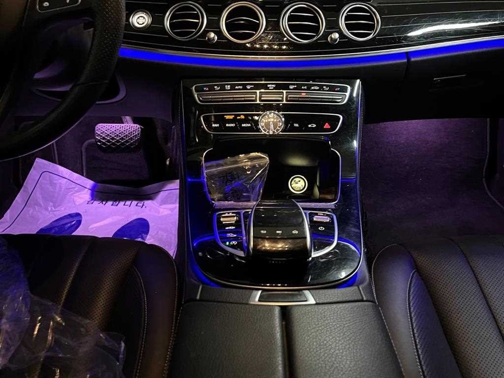 벤츠 E 클래스 E-클래스 W213 E400 4MATIC 익스클루시브 이미지 10