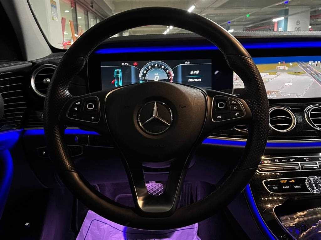 벤츠 E 클래스 E-클래스 W213 E400 4MATIC 익스클루시브 이미지 11