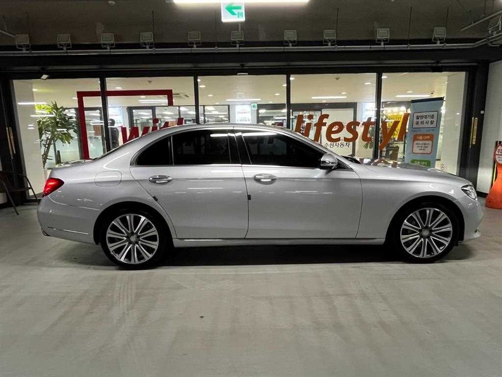 벤츠 E 클래스 E-클래스 W213 E400 4MATIC 익스클루시브 이미지 3