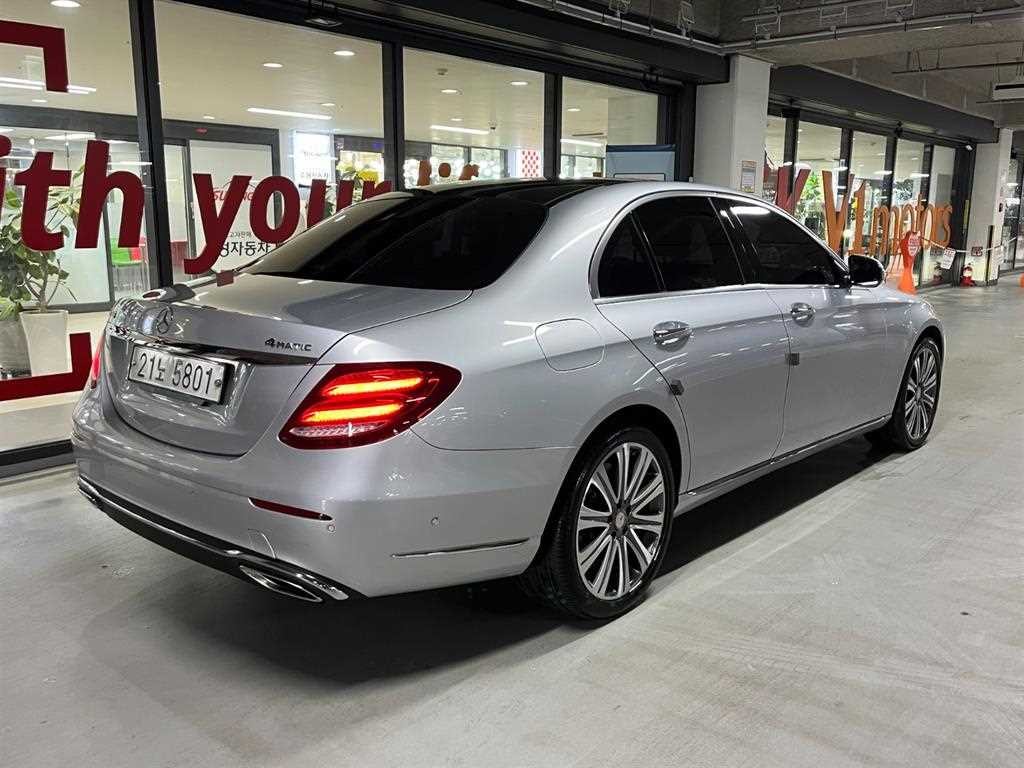 벤츠 E 클래스 E-클래스 W213 E400 4MATIC 익스클루시브 이미지 4