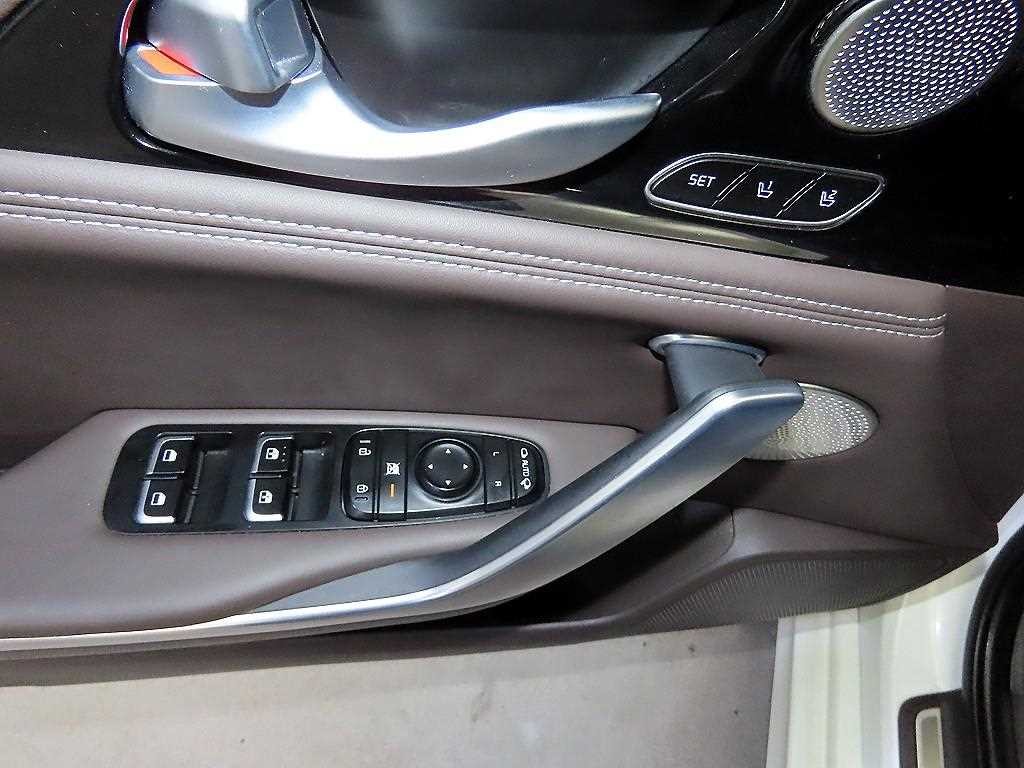 기아 스팅어 가솔린 2.0 터보 AWD 플래티넘 이미지 13
