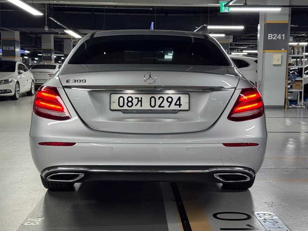벤츠 E 클래스 E-클래스 W213 E220d 익스클루시브 이미지 3