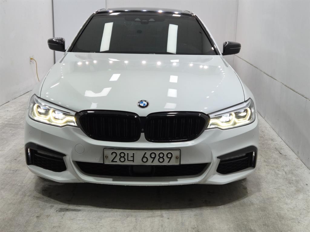 BMW 5시리즈 5시리즈 (G30) 520d xDrive M 스포츠 플러스 이미지 1