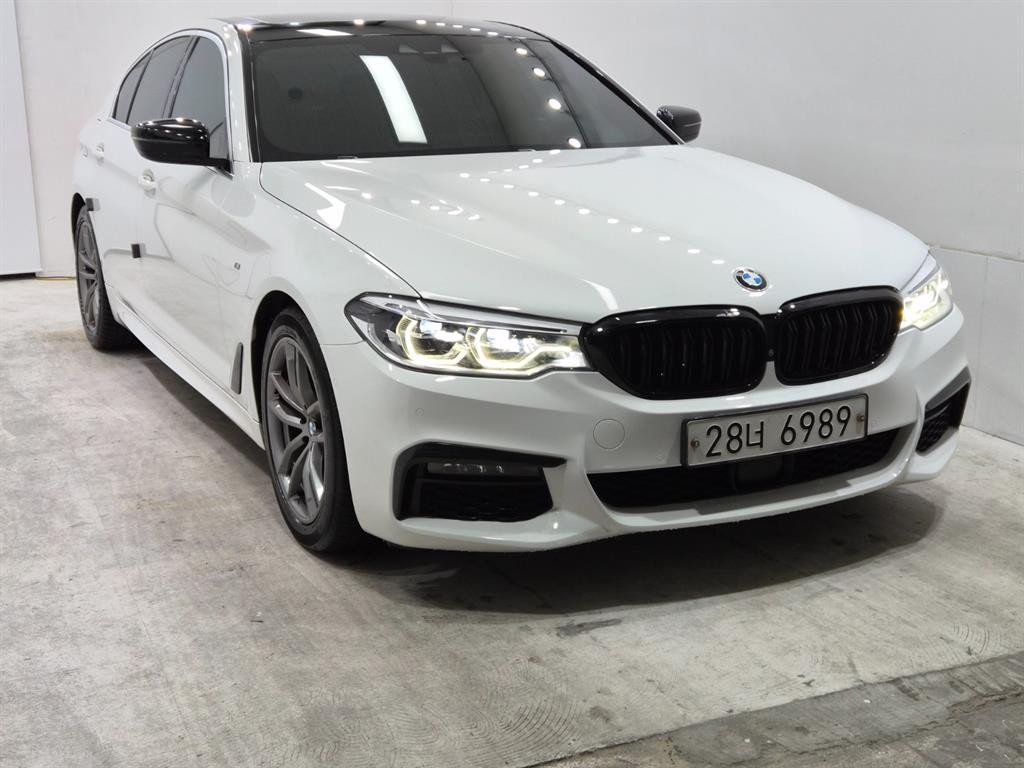 BMW 5시리즈 5시리즈 (G30) 520d xDrive M 스포츠 플러스 이미지 2