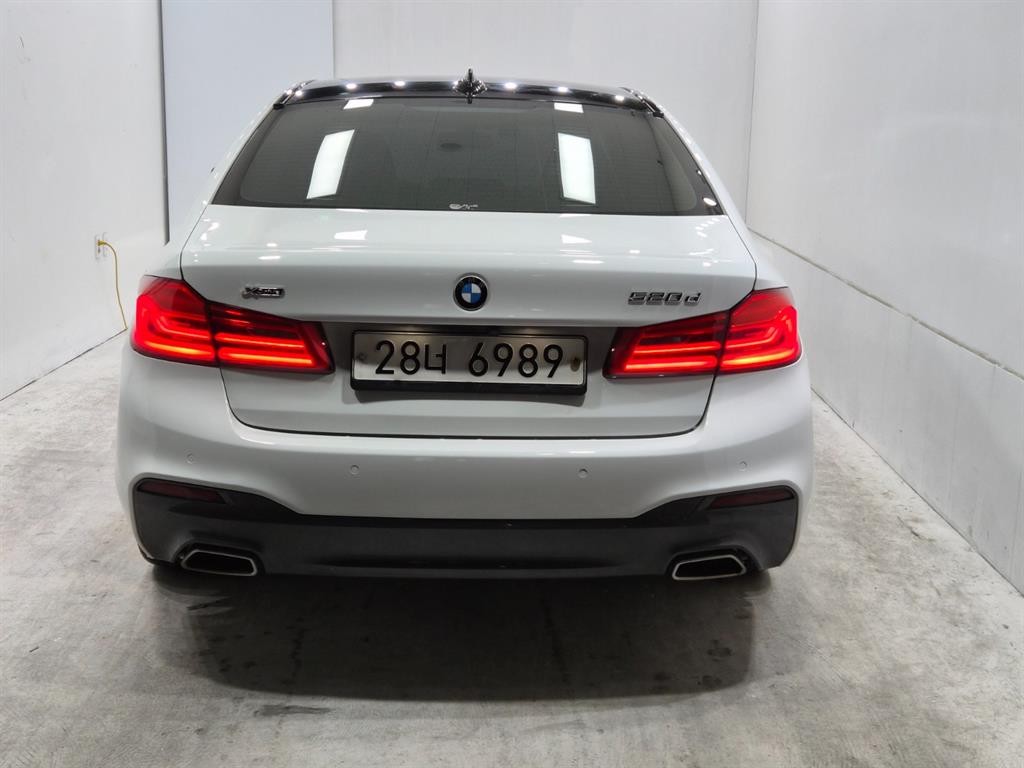 BMW 5시리즈 5시리즈 (G30) 520d xDrive M 스포츠 플러스 이미지 3