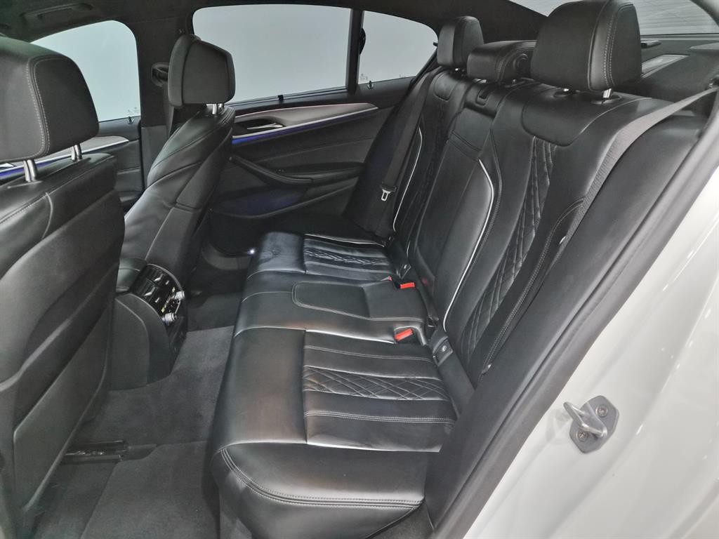BMW 5시리즈 5시리즈 (G30) 520d xDrive M 스포츠 플러스 이미지 5