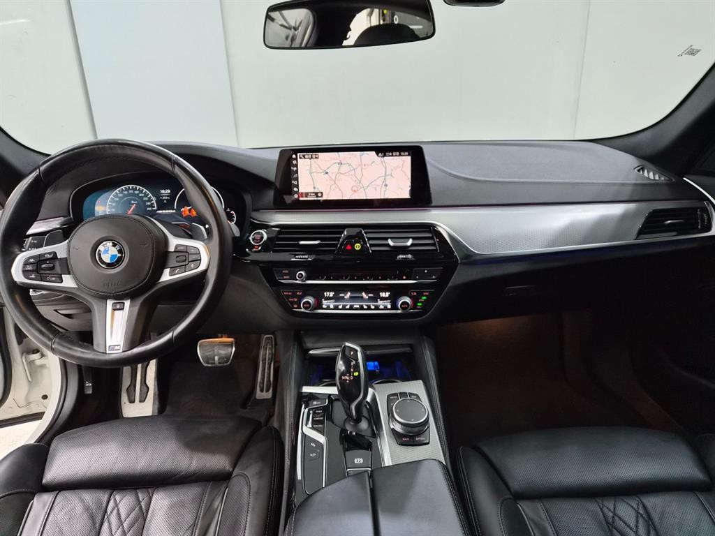 BMW 5시리즈 5시리즈 (G30) 520d xDrive M 스포츠 플러스 이미지 6