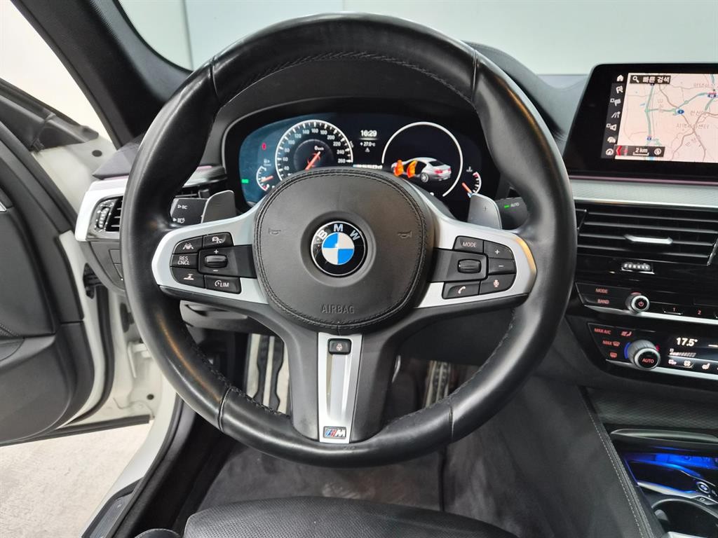 BMW 5시리즈 5시리즈 (G30) 520d xDrive M 스포츠 플러스 이미지 7