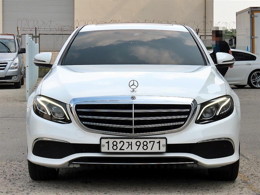 벤츠 E 클래스 E-클래스 W213 E220d 익스클루시브 이미지 1