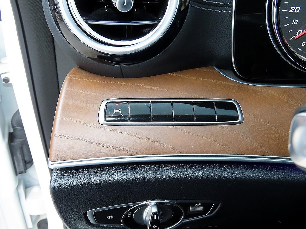 벤츠 E 클래스 E-클래스 W213 E220d 익스클루시브 이미지 11