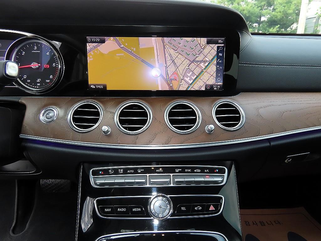 벤츠 E 클래스 E-클래스 W213 E220d 익스클루시브 이미지 14