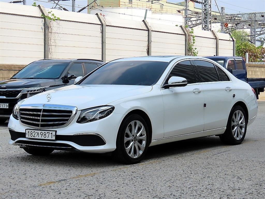 벤츠 E 클래스 E-클래스 W213 E220d 익스클루시브 이미지 2
