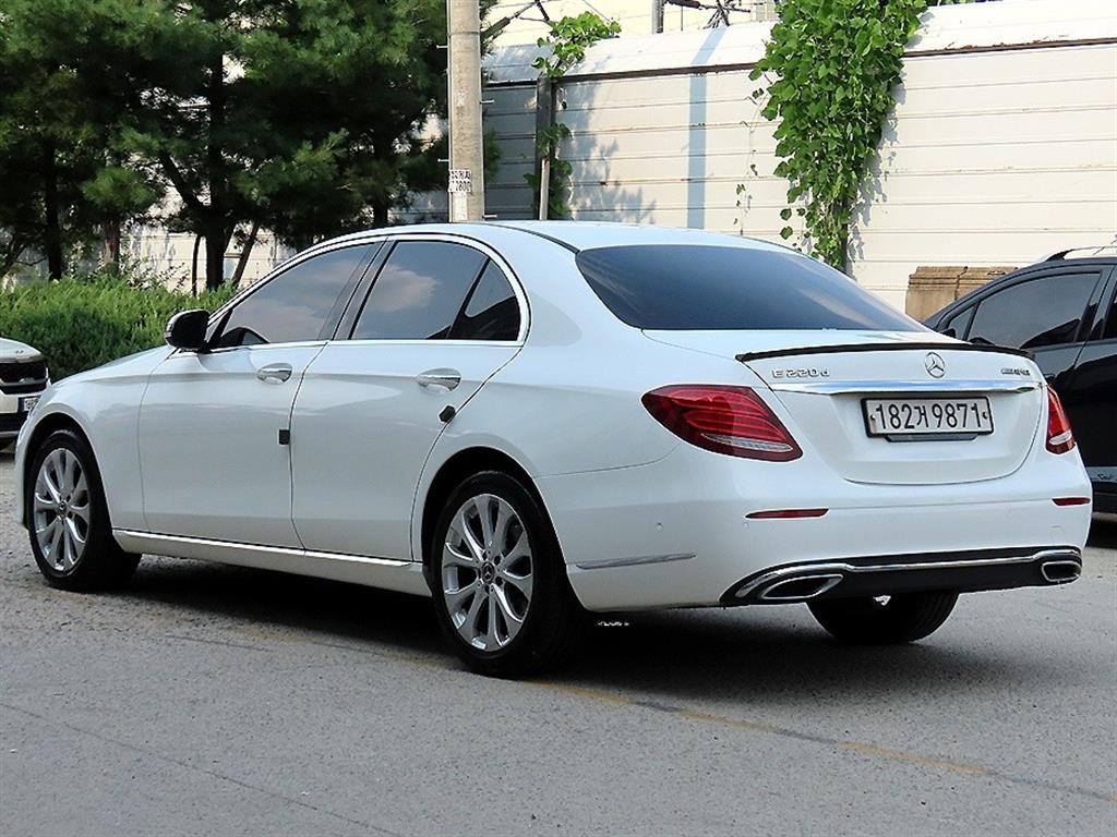 벤츠 E 클래스 E-클래스 W213 E220d 익스클루시브 이미지 3