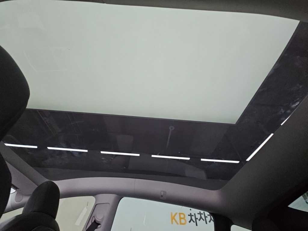 테슬라 모델 Y 롱 레인지 이미지 13