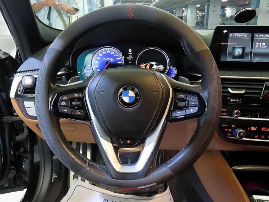 BMW 5시리즈 5시리즈 (G30) 530i M 스포츠 이미지 8