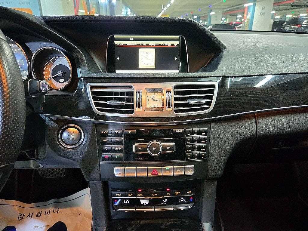 벤츠 E 클래스 E-클래스 W212 E300 4MATIC 아방가르드 이미지 10