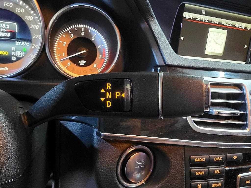 벤츠 E 클래스 E-클래스 W212 E300 4MATIC 아방가르드 이미지 12