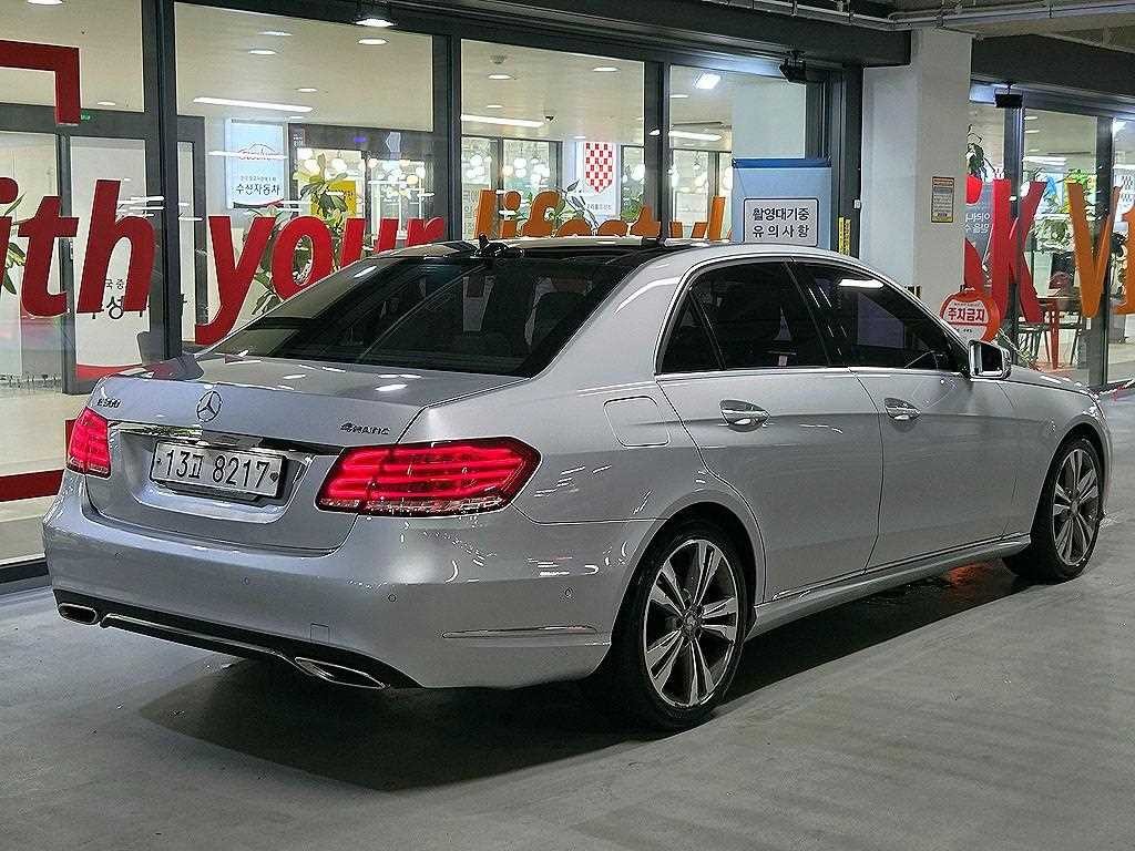벤츠 E 클래스 E-클래스 W212 E300 4MATIC 아방가르드 이미지 3