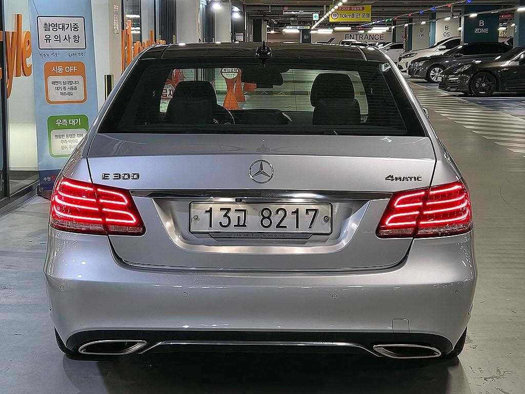 벤츠 E 클래스 E-클래스 W212 E300 4MATIC 아방가르드 이미지 4