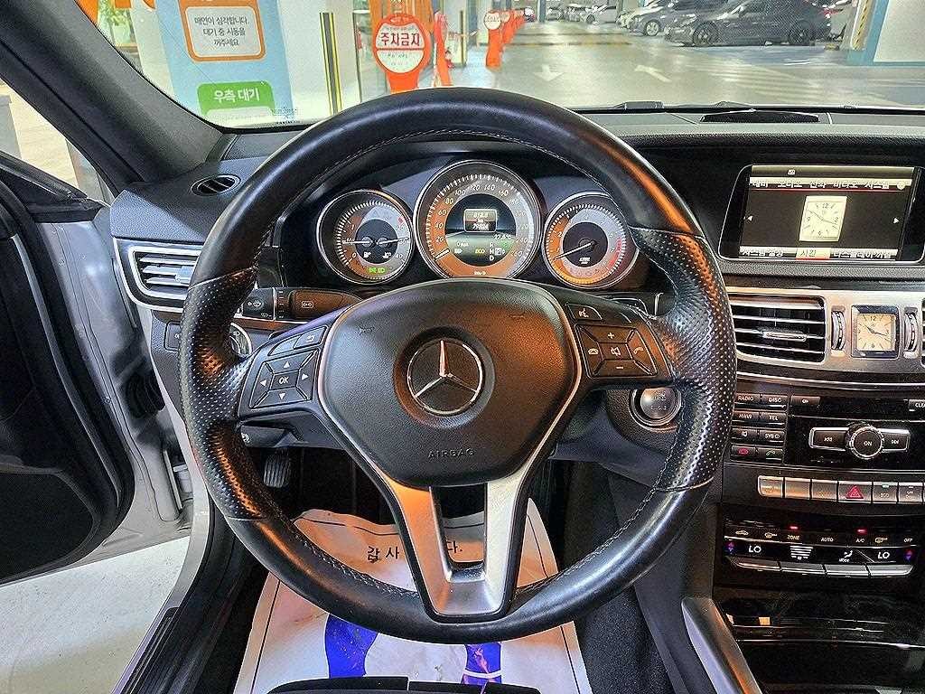 벤츠 E 클래스 E-클래스 W212 E300 4MATIC 아방가르드 이미지 8