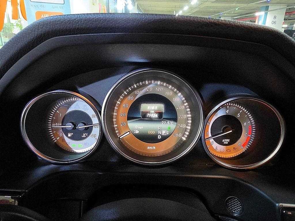 벤츠 E 클래스 E-클래스 W212 E300 4MATIC 아방가르드 이미지 9