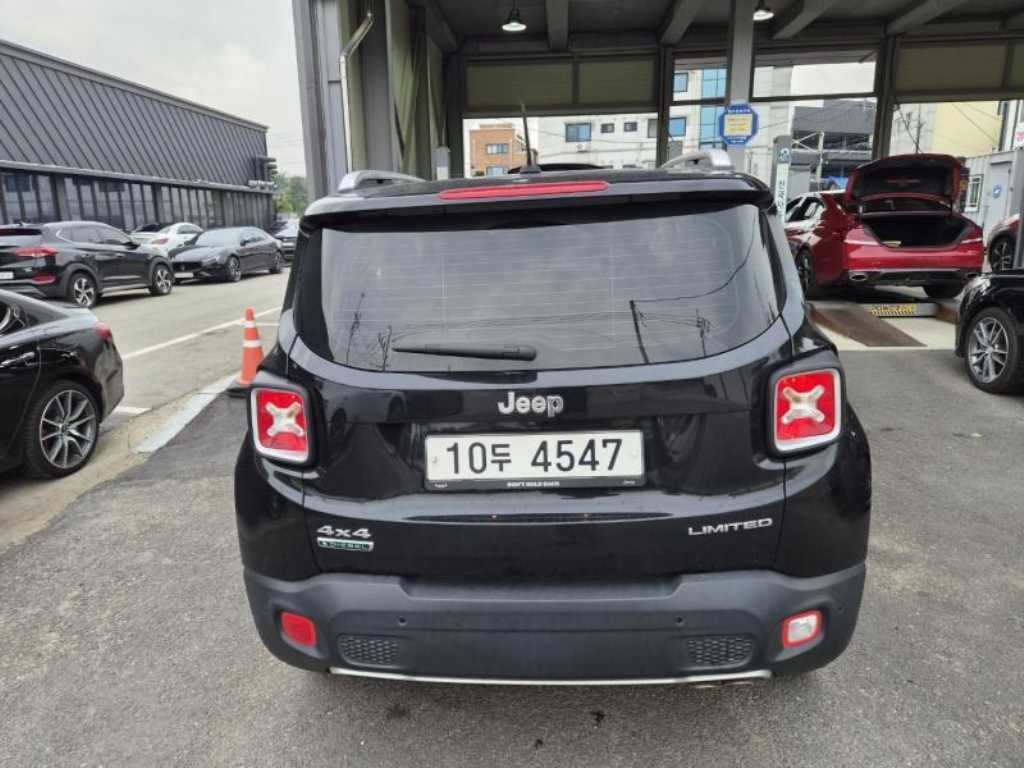 지프 레니게이드 2.0 디젤 리미티드 AWD 이미지 4