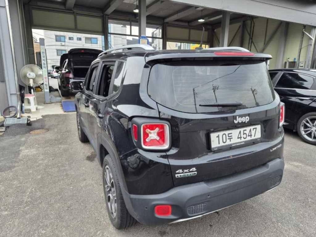 지프 레니게이드 2.0 디젤 리미티드 AWD 이미지 6