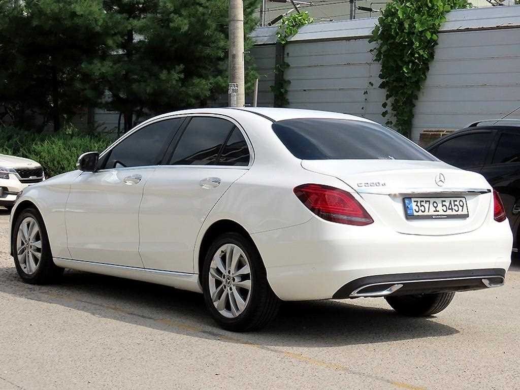 벤츠 C 클래스 C클래스 W205 C220 d 아방가르드 이미지 3