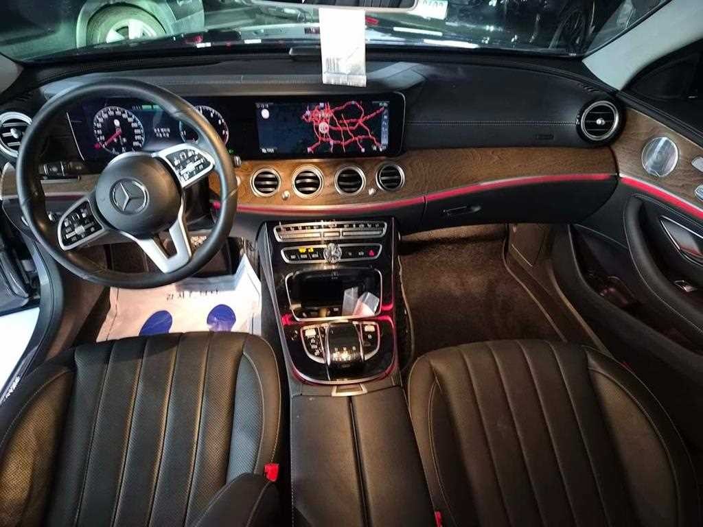 벤츠 E 클래스 E-클래스 W213 E300e 4MATIC 익스클루시브 이미지 10