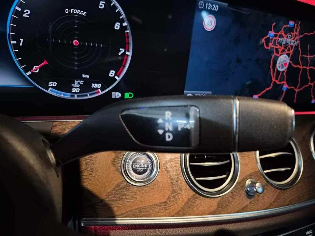 벤츠 E 클래스 E-클래스 W213 E300e 4MATIC 익스클루시브 이미지 11