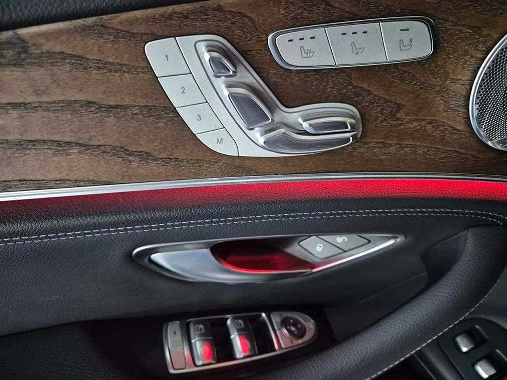 벤츠 E 클래스 E-클래스 W213 E300e 4MATIC 익스클루시브 이미지 12