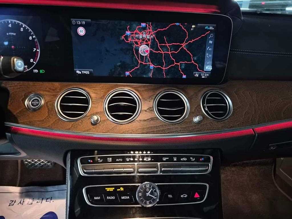 벤츠 E 클래스 E-클래스 W213 E300e 4MATIC 익스클루시브 이미지 14