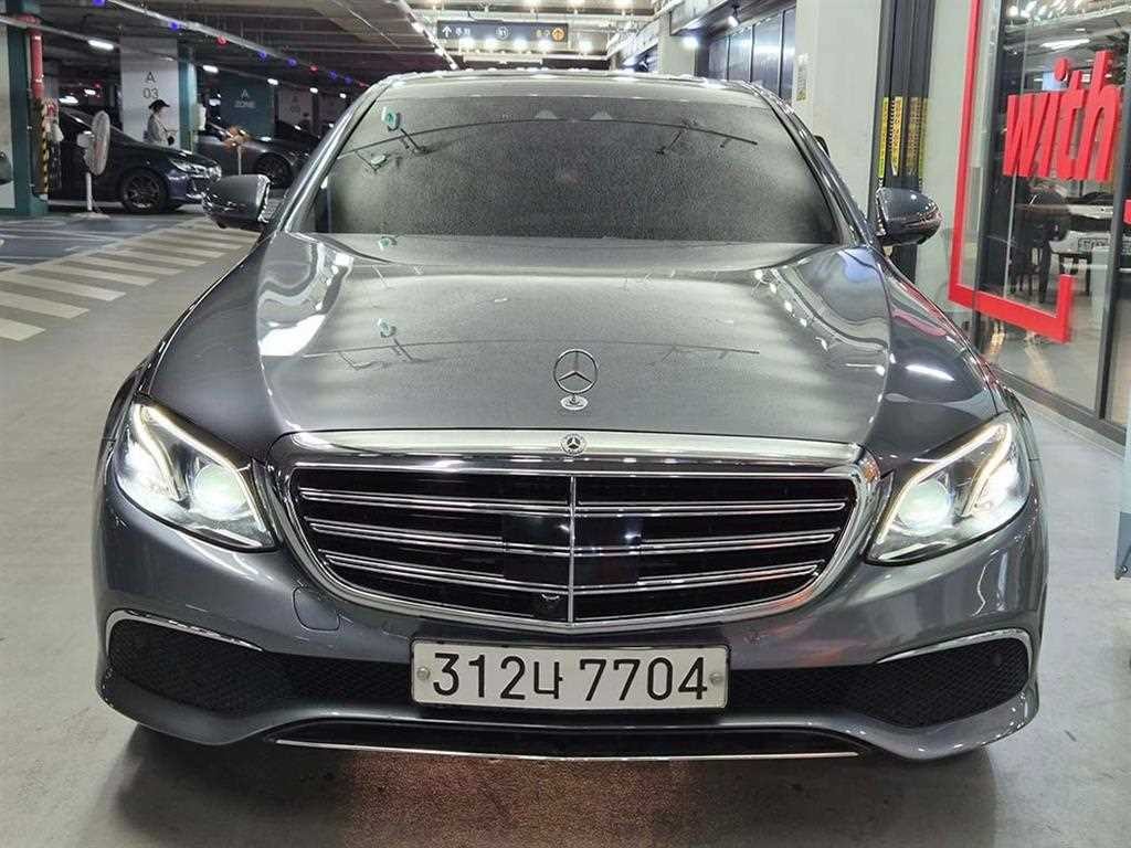 벤츠 E 클래스 E-클래스 W213 E300e 4MATIC 익스클루시브 이미지 2