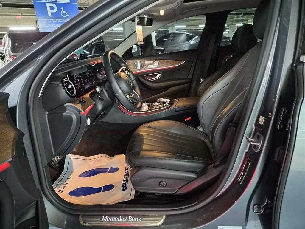 벤츠 E 클래스 E-클래스 W213 E300e 4MATIC 익스클루시브 이미지 6