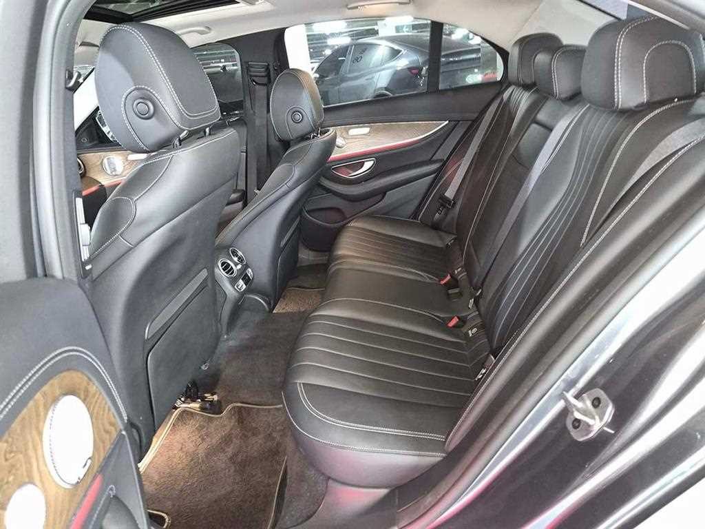 벤츠 E 클래스 E-클래스 W213 E300e 4MATIC 익스클루시브 이미지 7