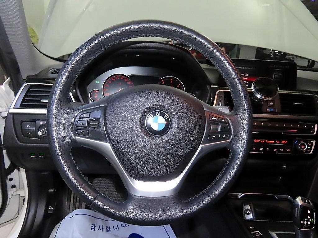 BMW 3시리즈 3시리즈 (F30) 320d 이미지 8