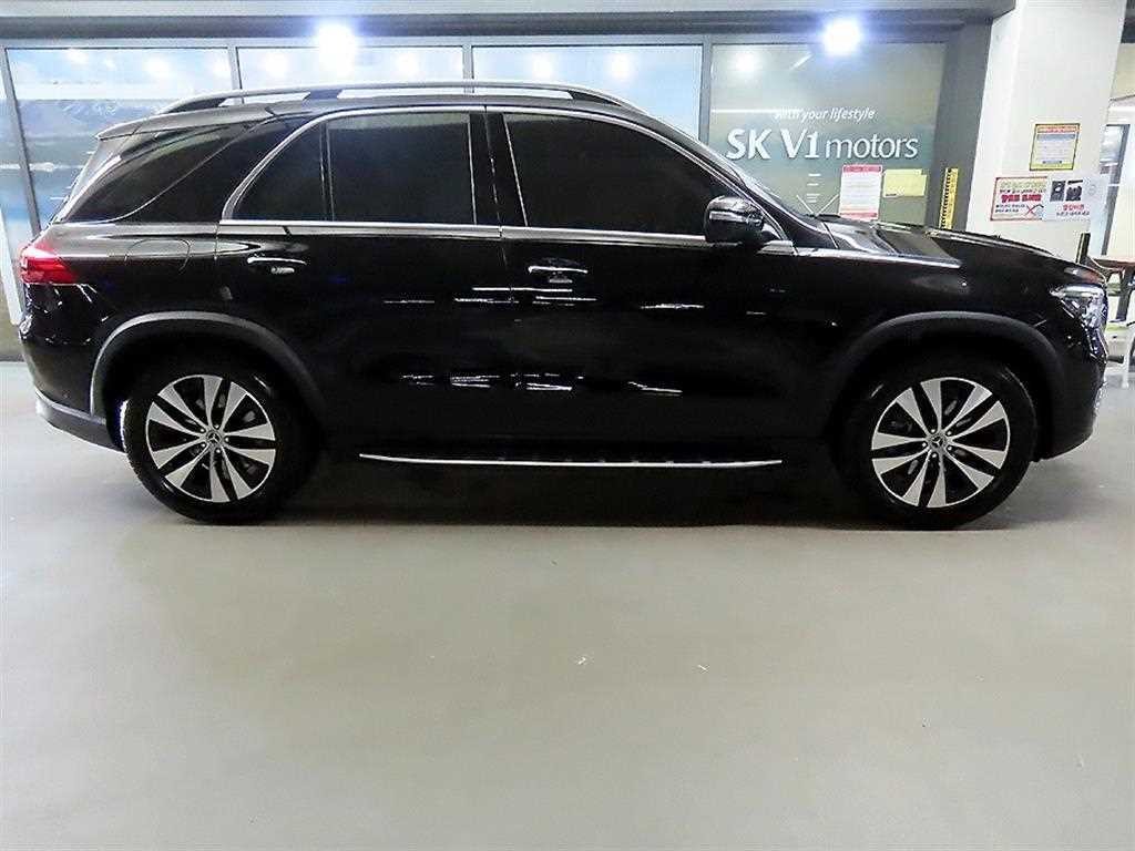 벤츠 GLE 클래스 GLE 클래스 W167 GLE 300d 4MATIC 이미지 3