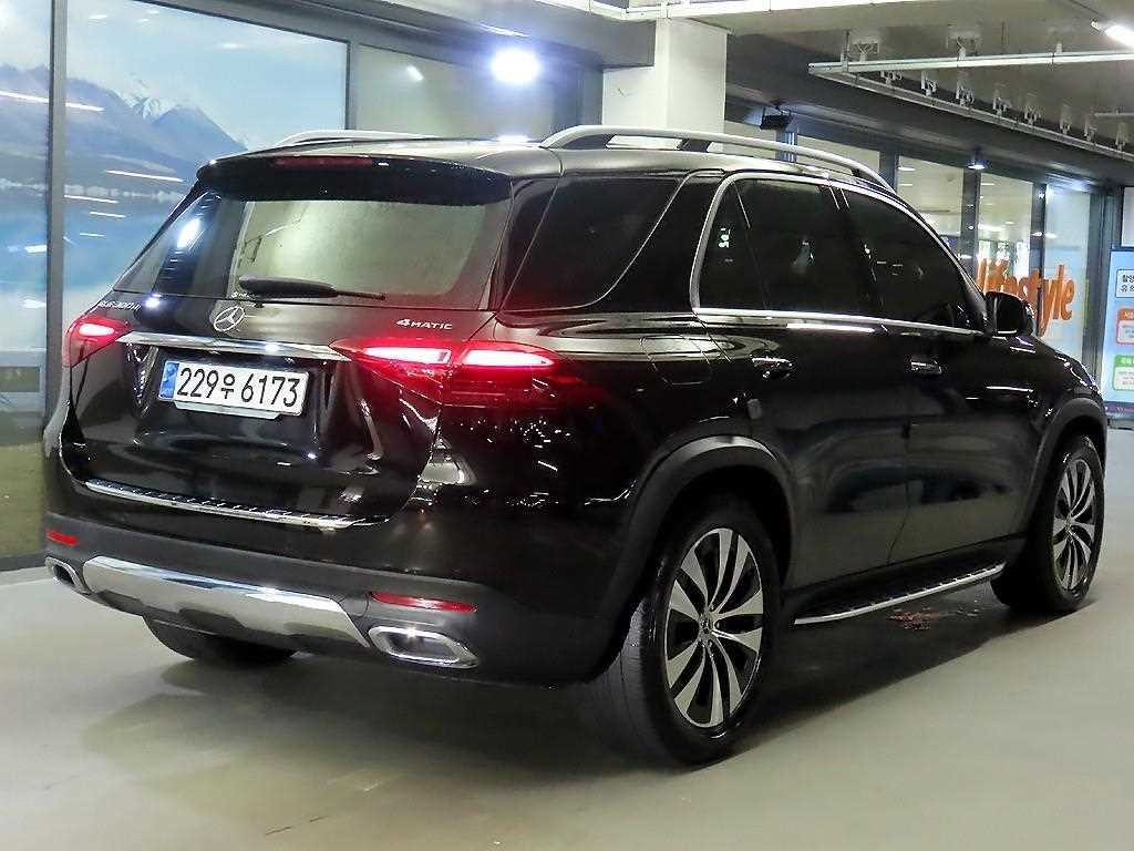 벤츠 GLE 클래스 GLE 클래스 W167 GLE 300d 4MATIC 이미지 4