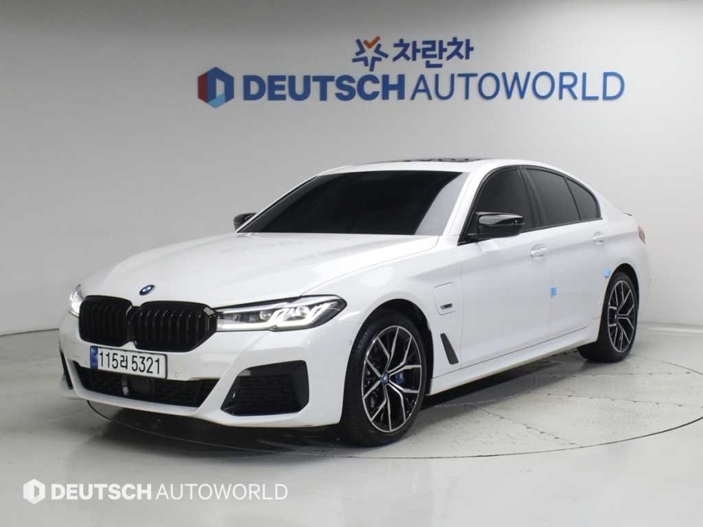 BMW 5시리즈 5시리즈 (G30) 530e M 스포츠 이미지 1