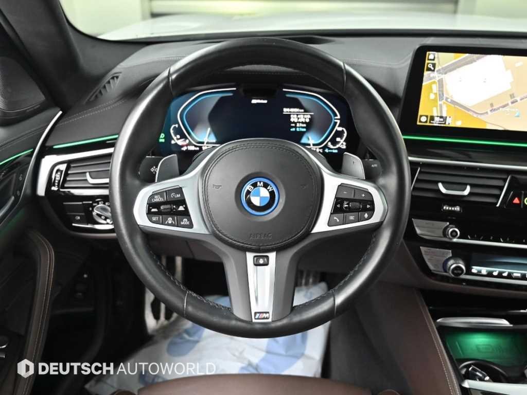 BMW 5시리즈 5시리즈 (G30) 530e M 스포츠 이미지 13
