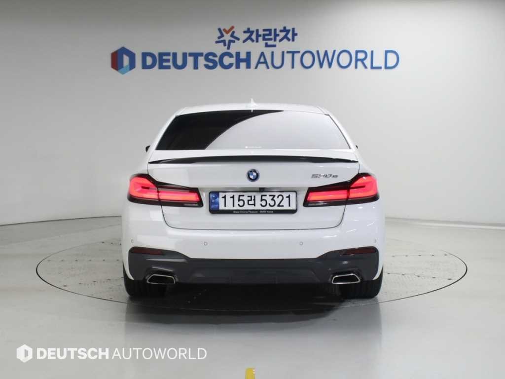 BMW 5시리즈 5시리즈 (G30) 530e M 스포츠 이미지 4