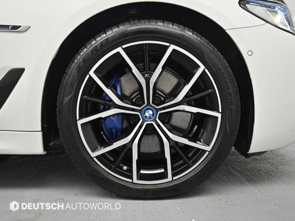 BMW 5시리즈 5시리즈 (G30) 530e M 스포츠 이미지 5