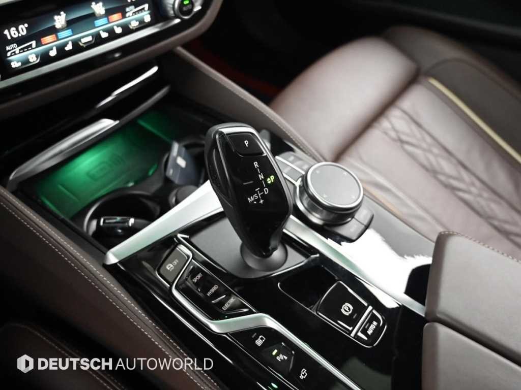 BMW 5시리즈 5시리즈 (G30) 530e M 스포츠 이미지 9