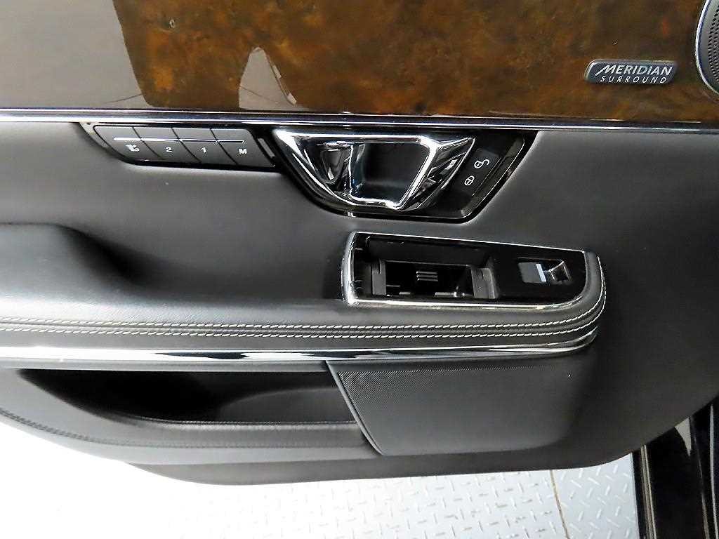 재규어 XJ XJ (X351) 3.0D 프리미엄 럭셔리 LWB 이미지 12