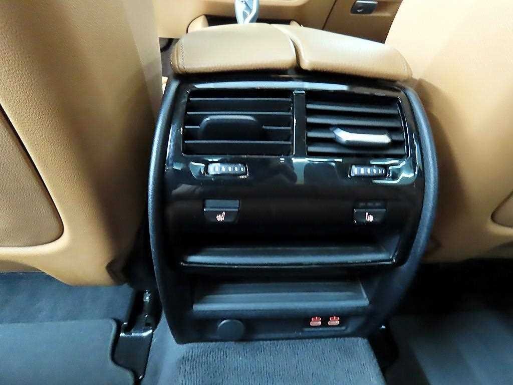 BMW 5시리즈 5시리즈 (G30) 520i 럭셔리 이미지 12