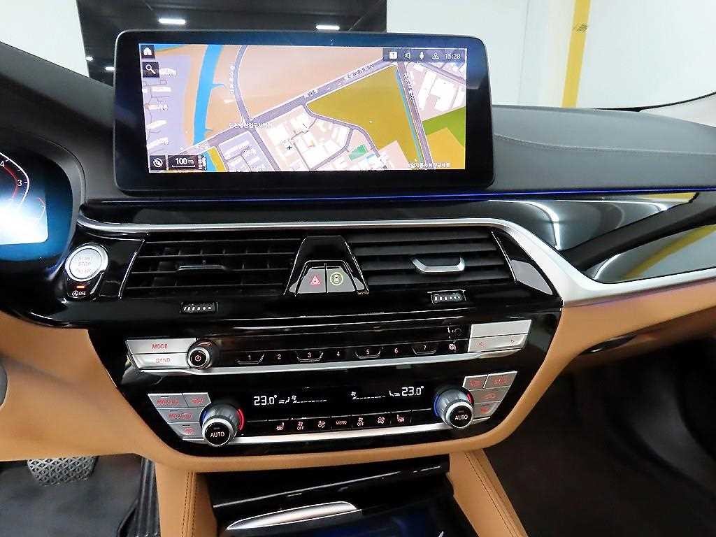 BMW 5시리즈 5시리즈 (G30) 520i 럭셔리 이미지 13