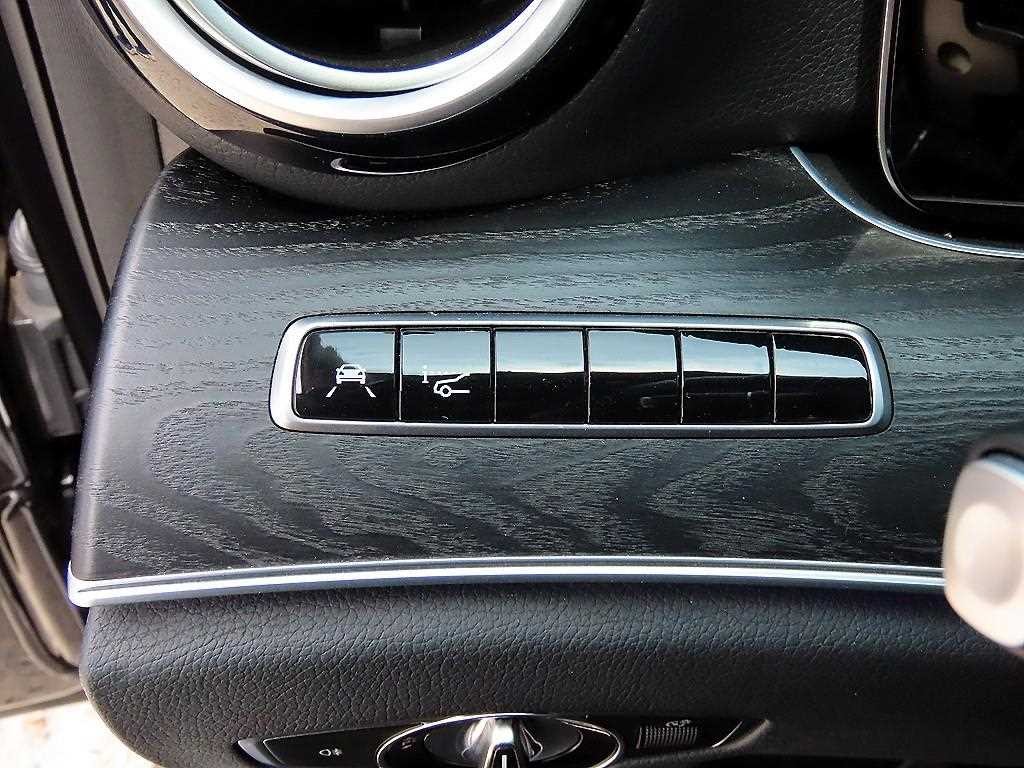 벤츠 E 클래스 E-클래스 W213 E220d 4MATIC 아방가르드 이미지 12