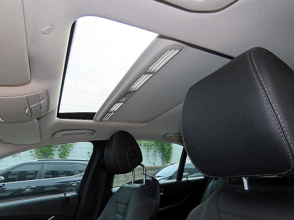 벤츠 E 클래스 E-클래스 W213 E220d 4MATIC 아방가르드 이미지 16