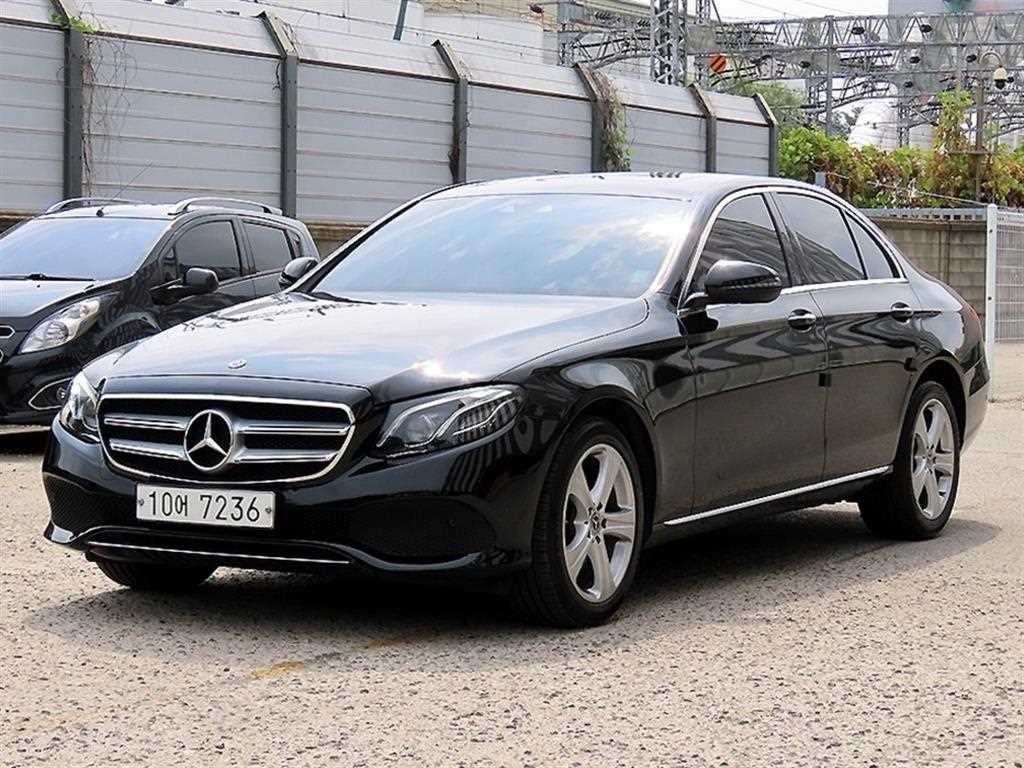 벤츠 E 클래스 E-클래스 W213 E220d 4MATIC 아방가르드 이미지 2