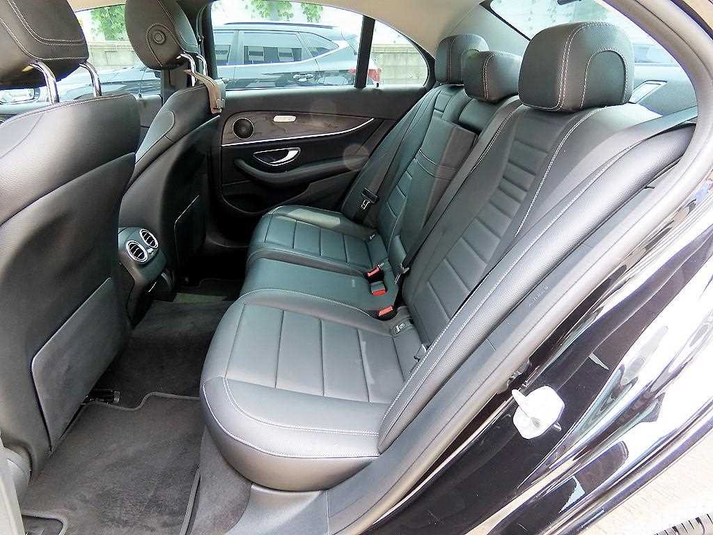 벤츠 E 클래스 E-클래스 W213 E220d 4MATIC 아방가르드 이미지 7